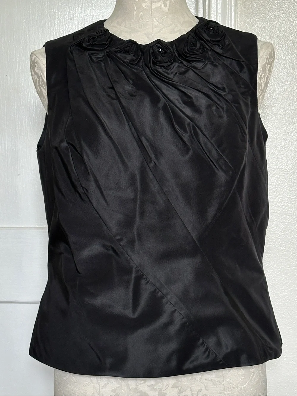 Carmen Marc Valvo Collection Black Silk Rosette Sleeveless Blouse Top Size 14 - Picture 3 of 13